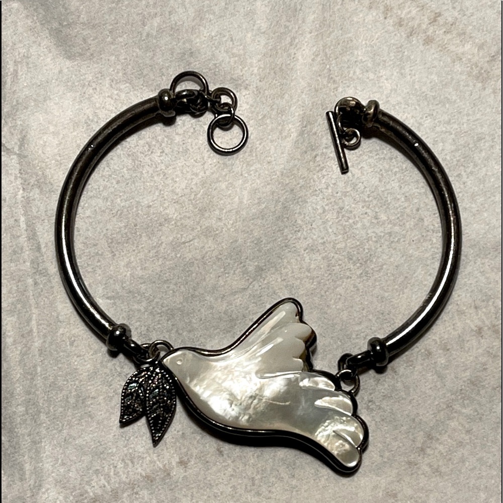 Dove Pendant Bangle Bracelet in Black Metal with Mother-of-Pearl